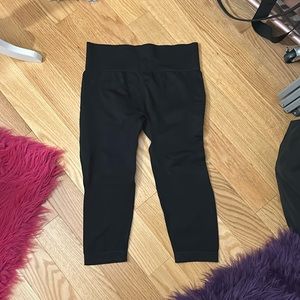 NWOT 🐾4 for $40 Everlast capri black leggings